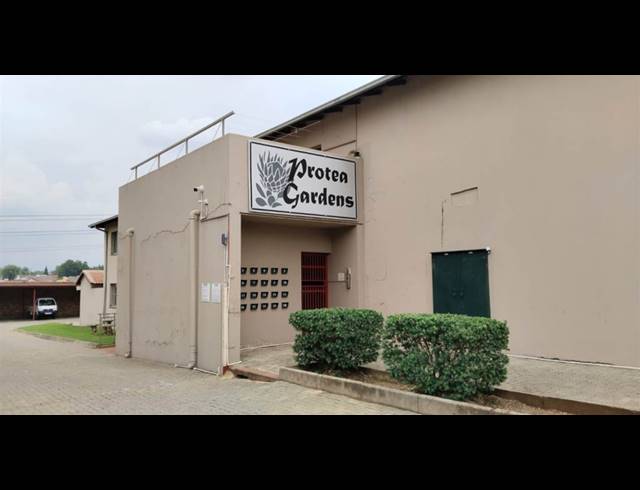 2 BEDROOM TOWNHOUSE FOR SALE IN VERWOERDPARK